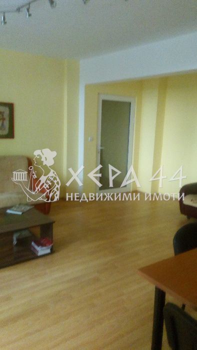 Тристаен апартамент в района на Централна поща-0