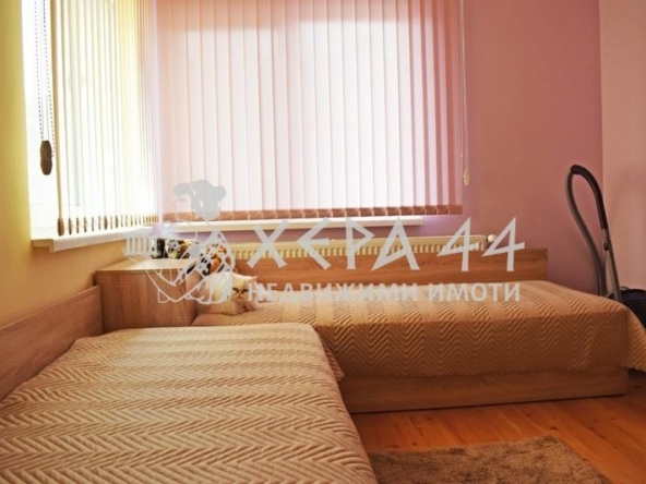 Екслузивно! Двуетажна, реновирана къща за продажба в гр. Елхово!-0