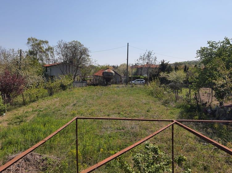 Къщата е на два етажа в М-ст Манастирски рид-0