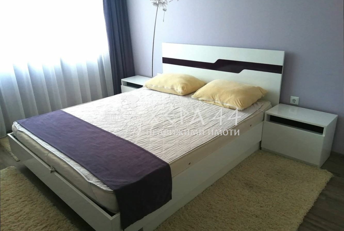 Продавам тристаен с паркомясто-0