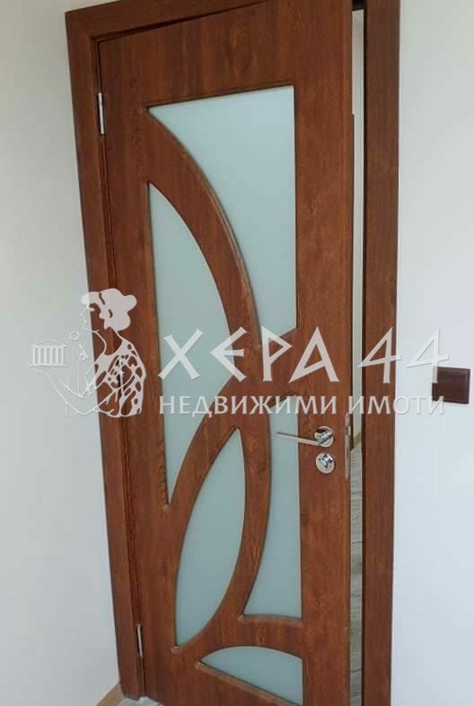 Двустаен апартамент в кв. Вадиславово-0