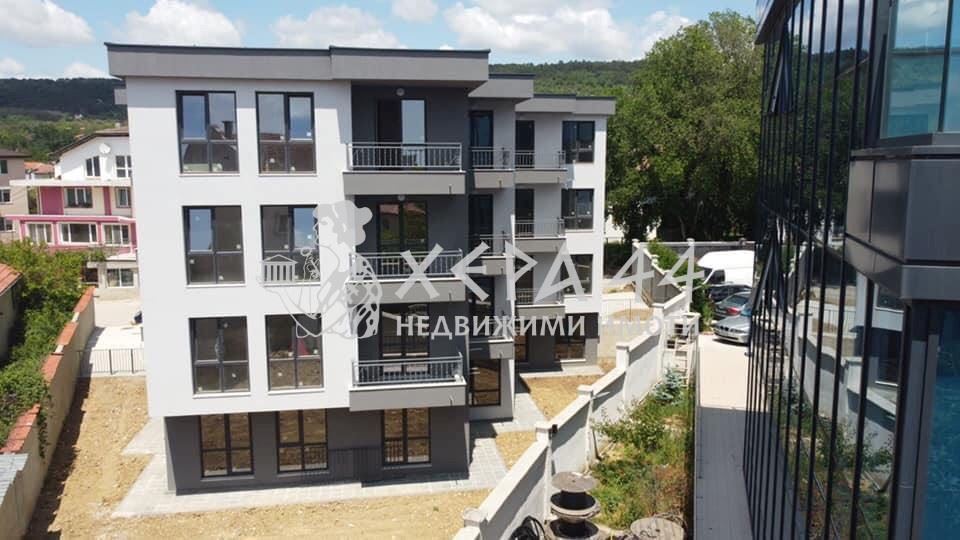 Ексклузивно! AKT 16! Тристаен партерен апартамент със собствен двор за продажба в жк Изгрев, гр. Варна!-0