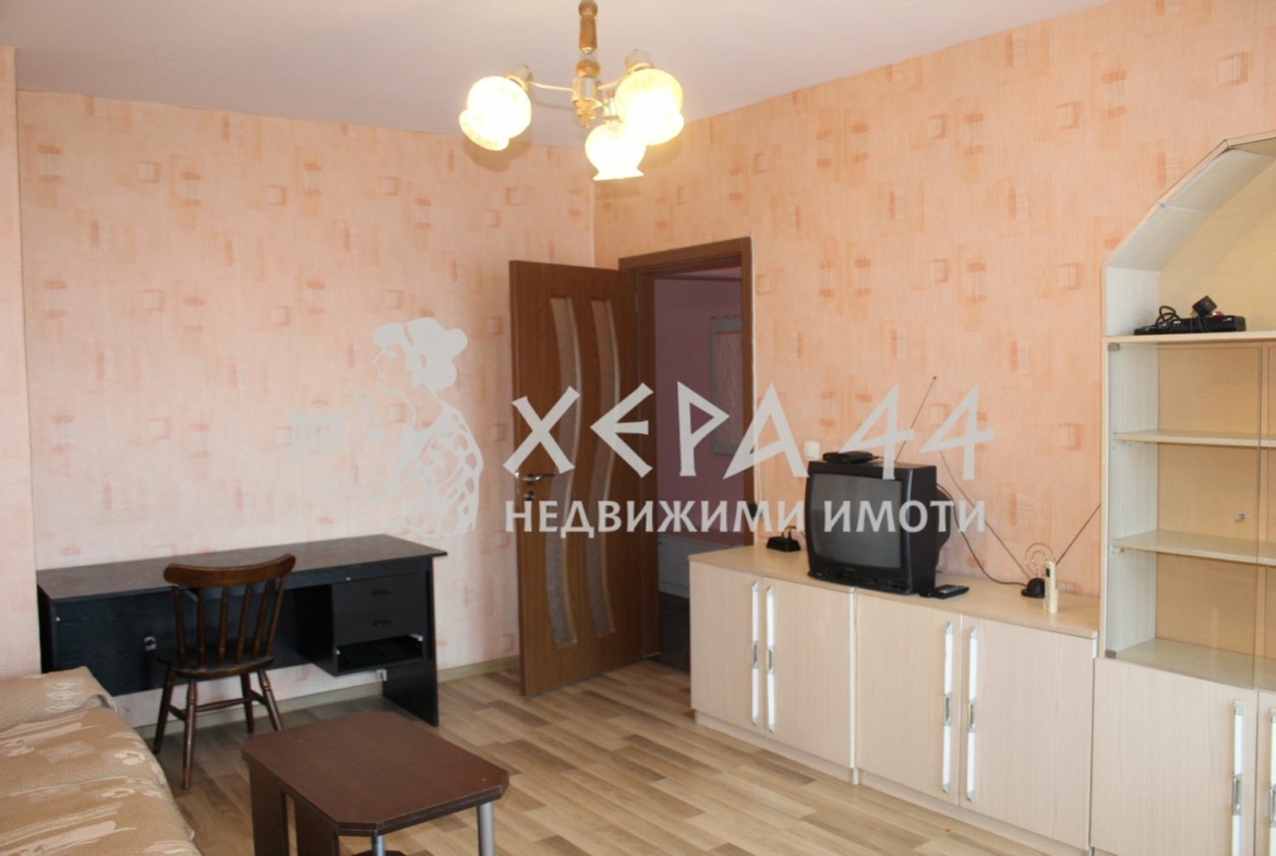 Тристаен, полуобзаведен панелен апартамент  под наем в района на Лятно кино Тракия, гр. Варна!-0