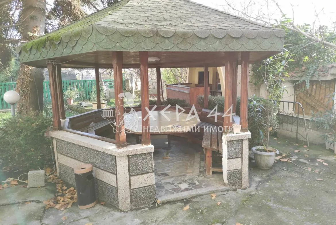 Къща за гости,  Спирка Марек, 1020 РЗП, 600 двор. -0