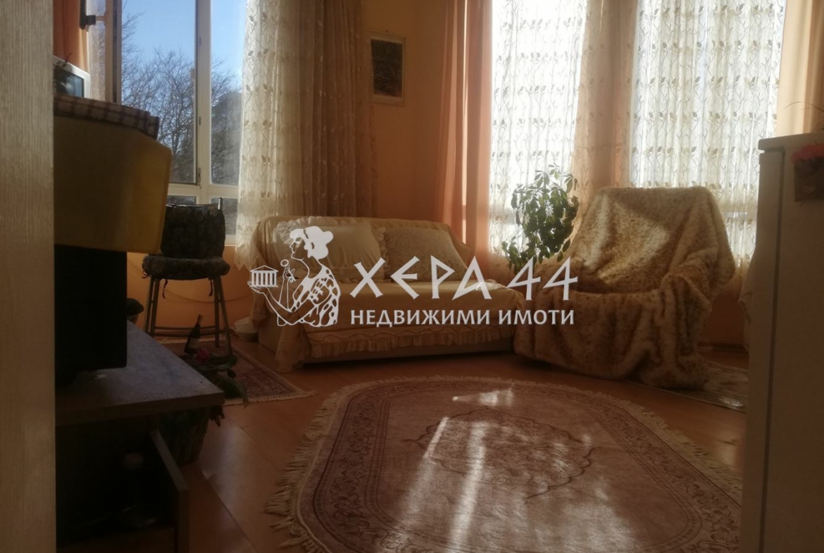 Хера 44 продава двустаен апартамент в нова сграда.-0