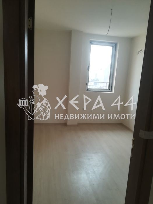 Тристаен апартамент в района на ЛК Тракия-0