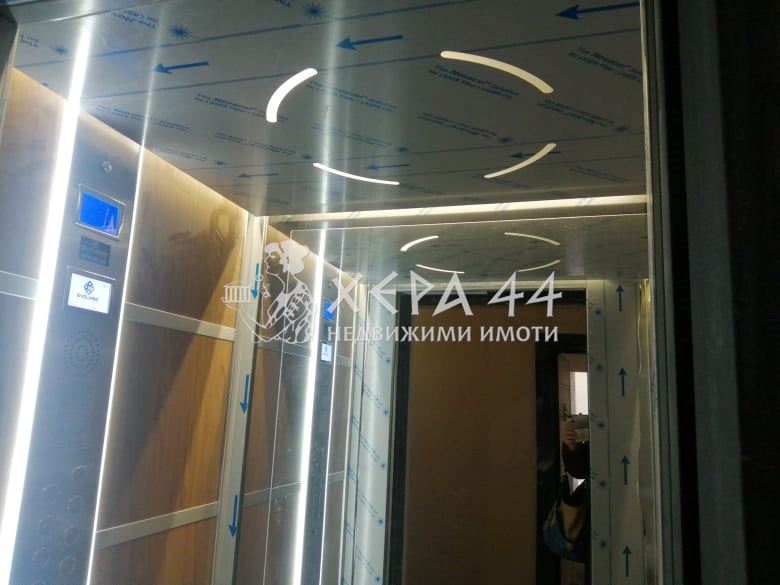 Продавам тристаен апартамент в Бриз-0