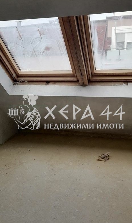 Двустаен апартамент в района на Колхозен пазар-0