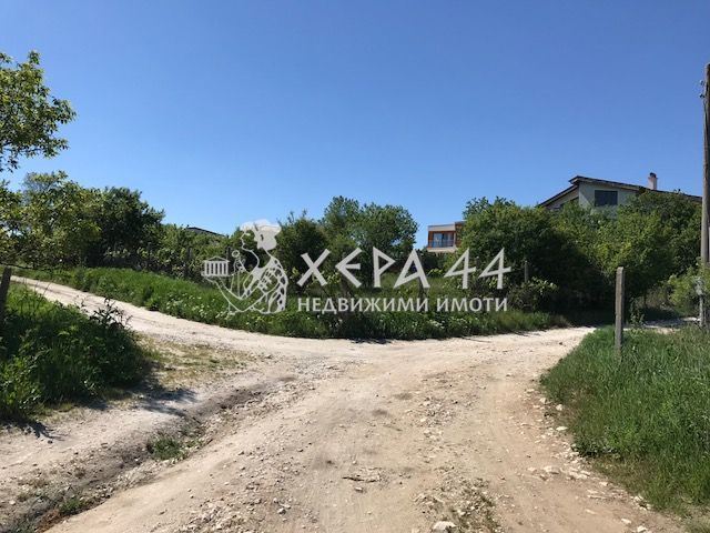 Парцел в с. Здравец-0