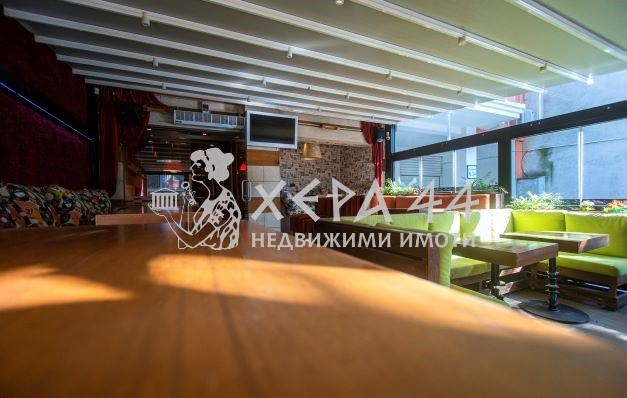 Ексклузивно! Оборудвано заведение с наематели за продажба в центъра , гр. Варна!-0