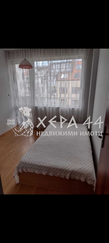 Тристаен апартамент в кв. Левски-0