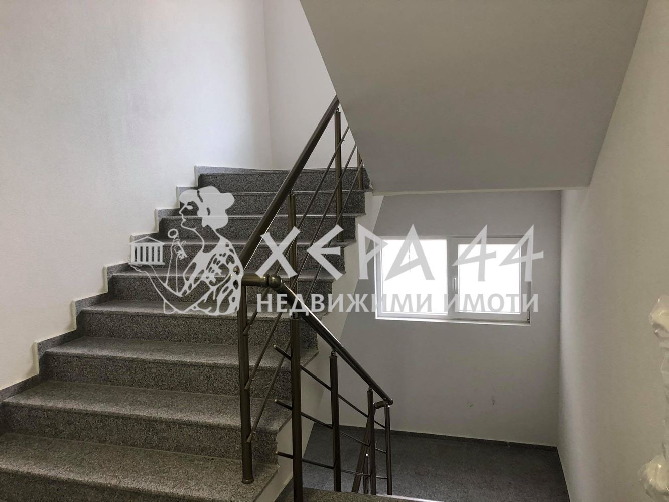 Ексклузивно! Двустаен, западен апартамент с АКТ 16 за продажба в жк'' Левски'', гр. Варна!-0