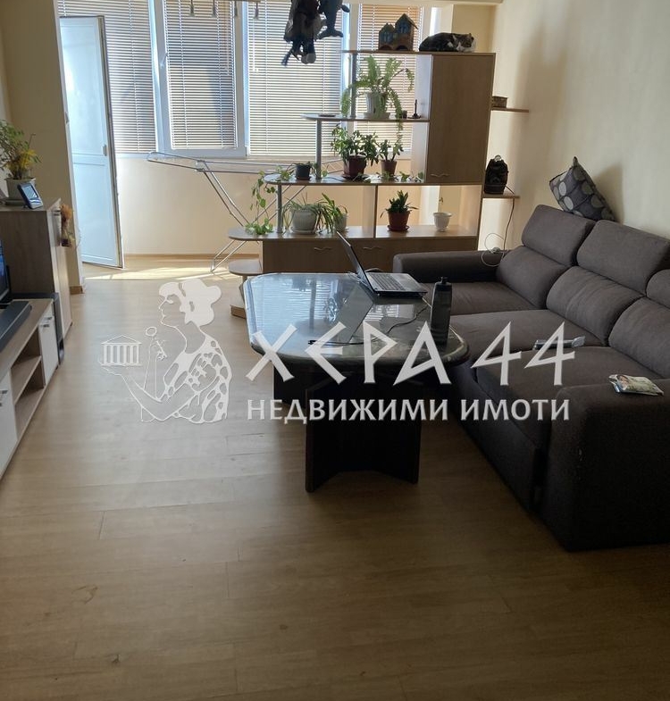 Двустаен апартамент в кв.Владиславово-0