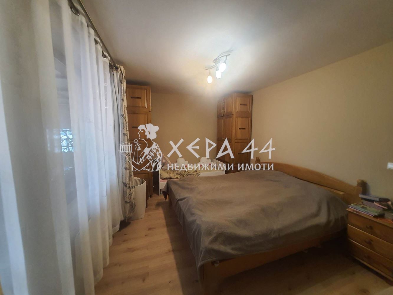 Продавам с 3 спални, гараж и паркомясто в иеален център-0