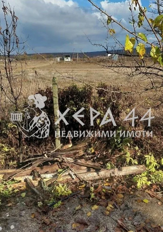 Парцел в с. Здравец-0