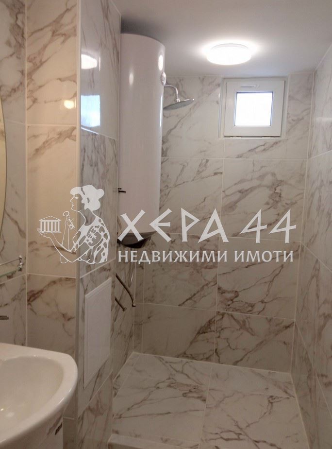 Четиристаен апартамент в района на Колхозен пазр - 0