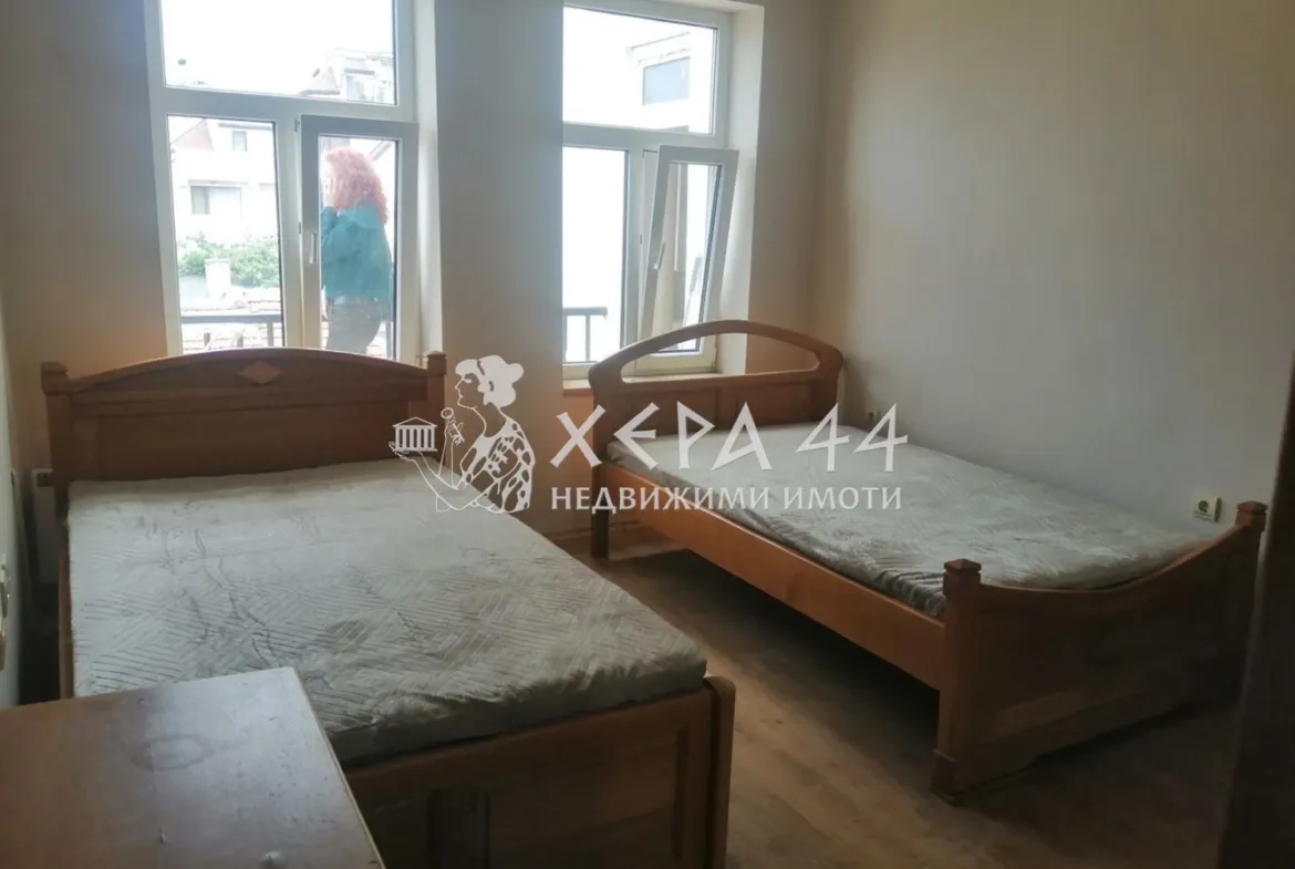Продавам четиристаен Катедралата 188000 Евро - 0