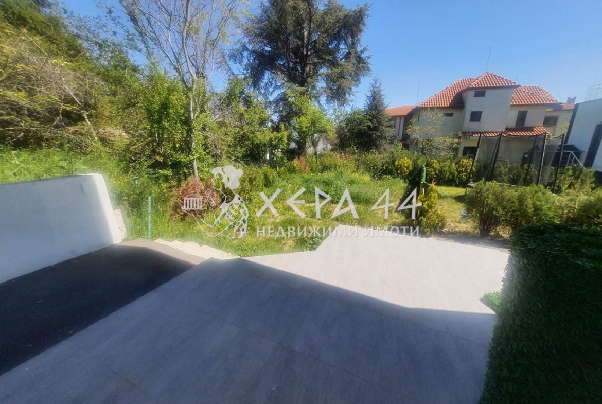 Продава 3стаен с усещане за къща - 0
