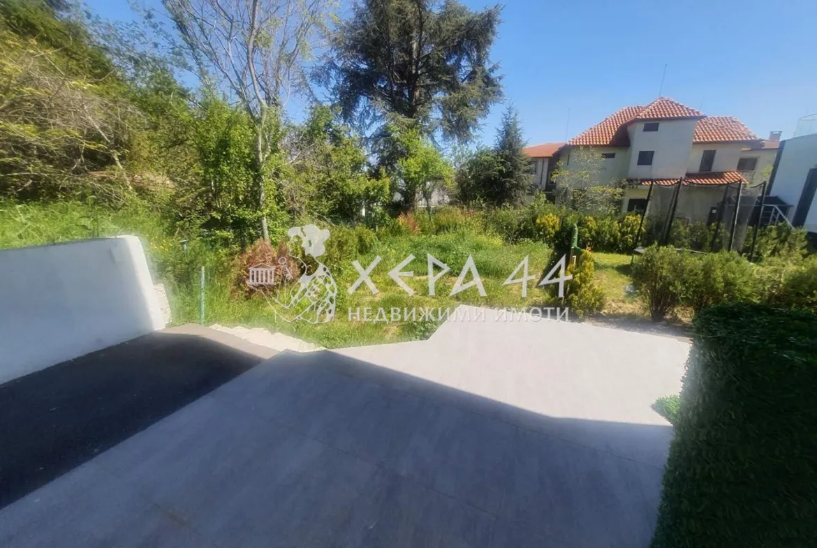 Продава 3стаен с усещане за къща - 0