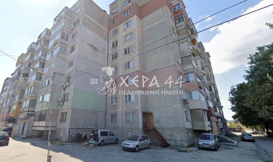 Тристаен апартамент в района на Автогарата - 0
