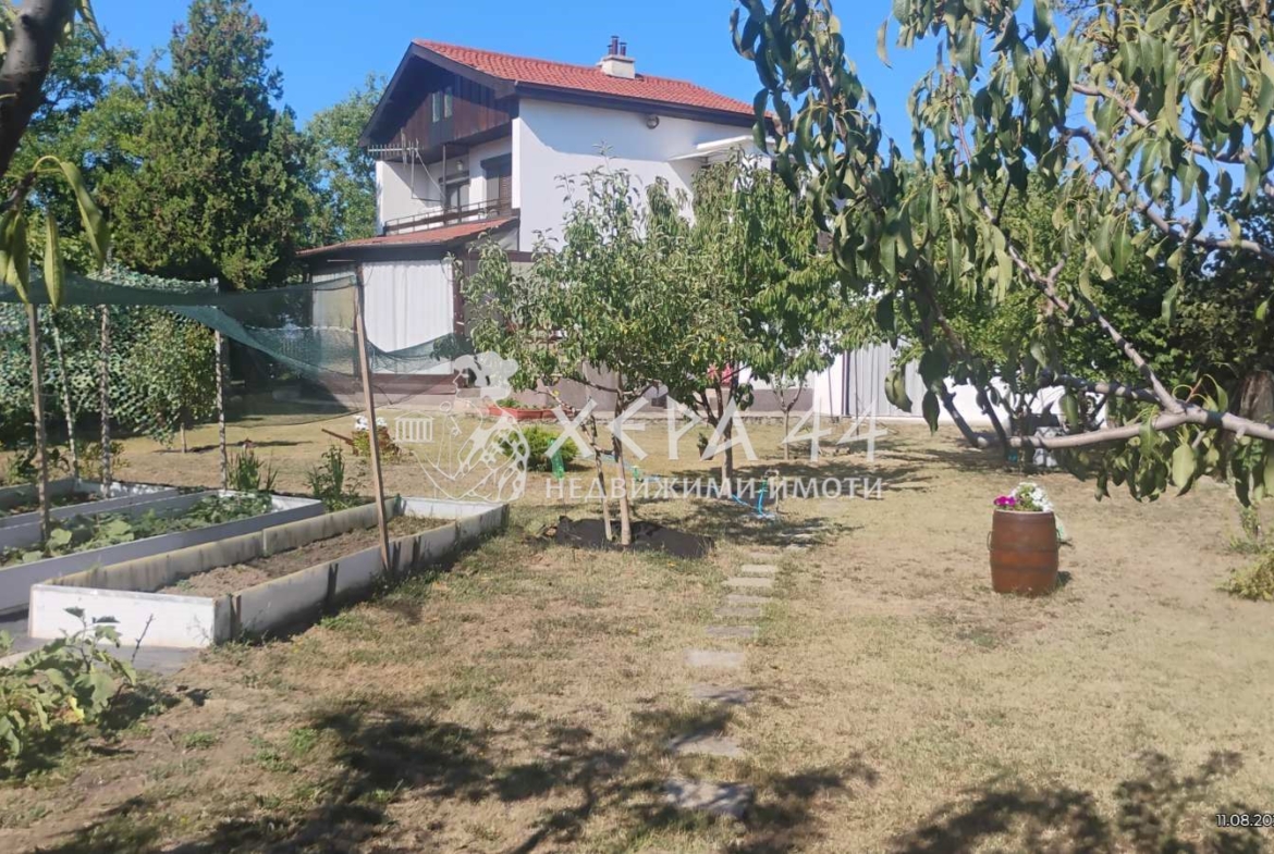 Продавам обзаведена къща село Зорница - 0