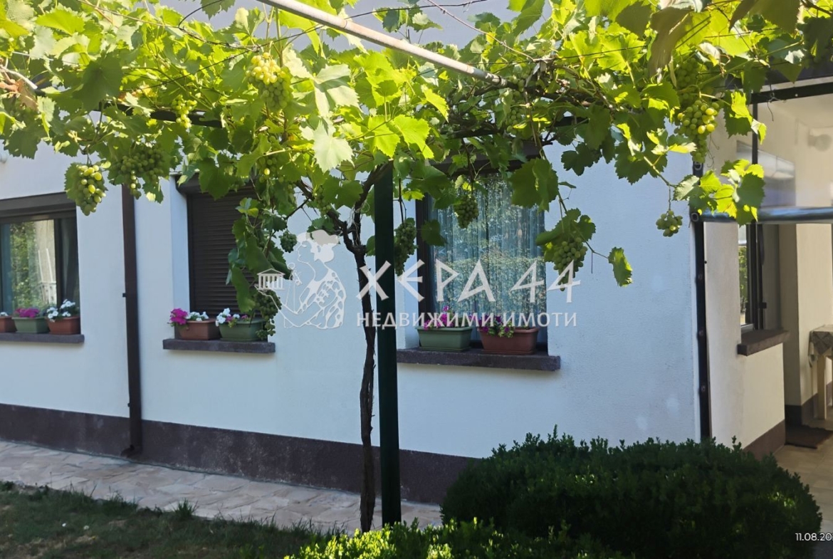Продавам обзаведена къща село Зорница - 0