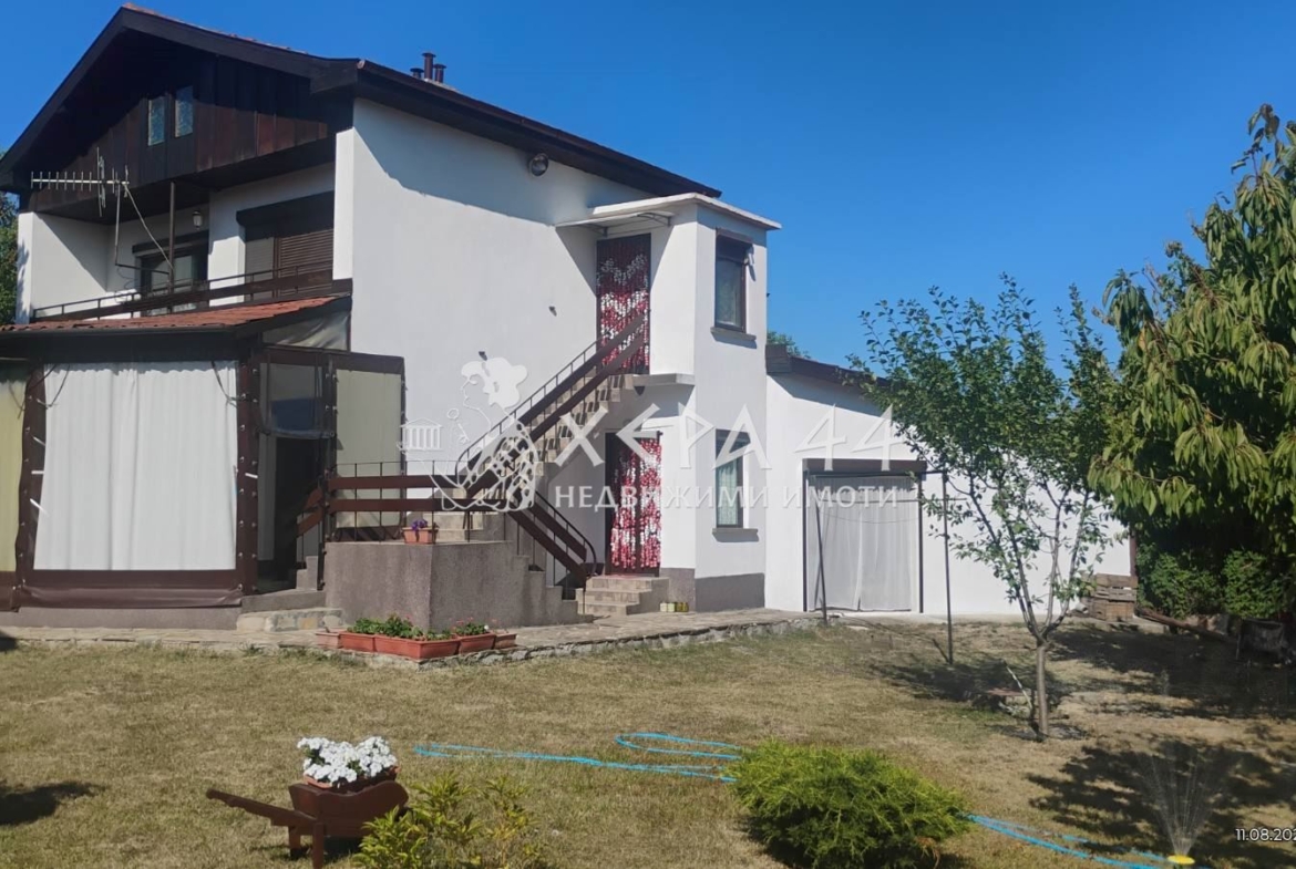 Продавам обзаведена къща село Зорница - 0