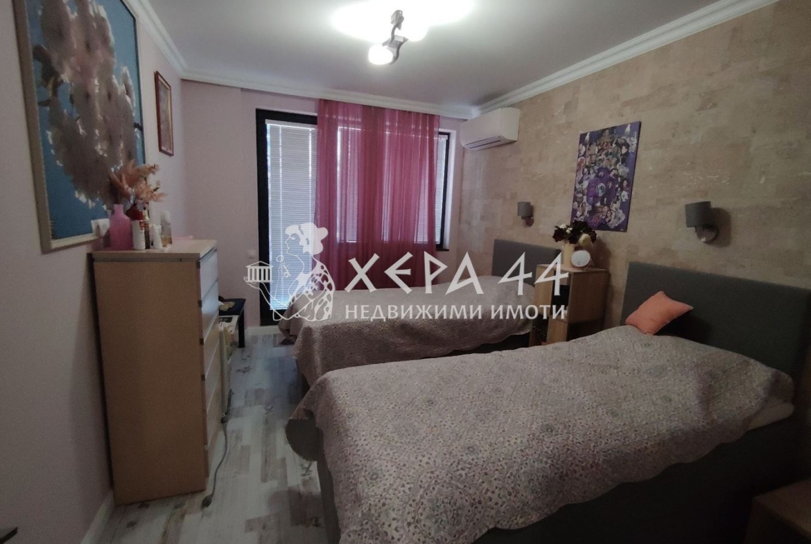 Продавам 3стаен в комплекс "Симфония" - 0