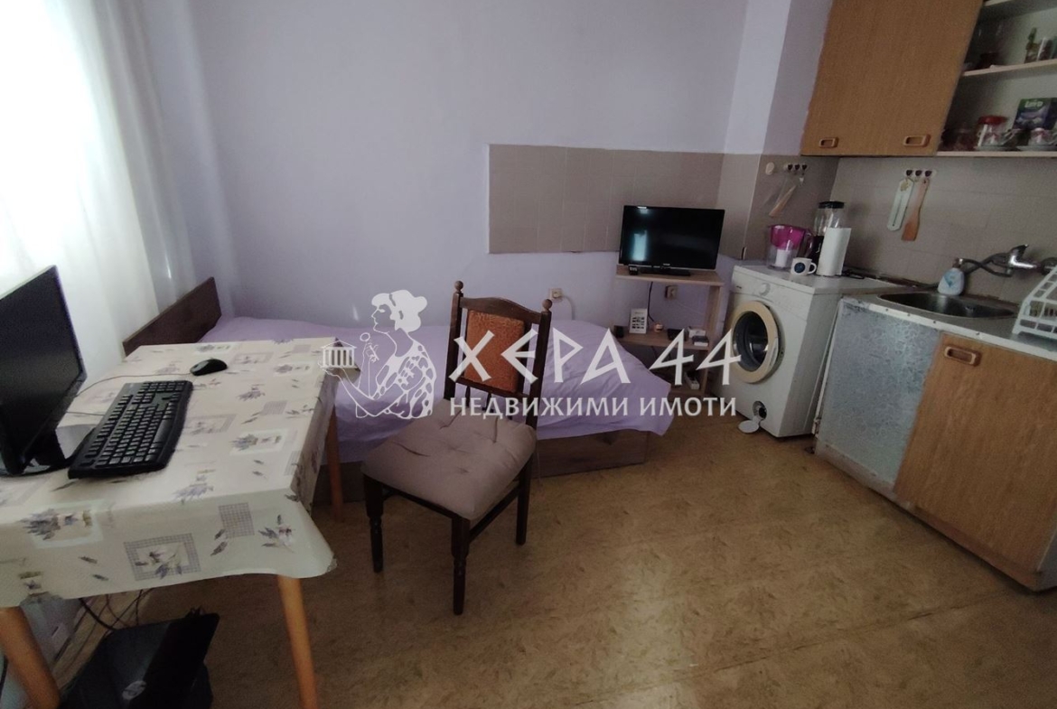 Продавам двустаен южен - 0