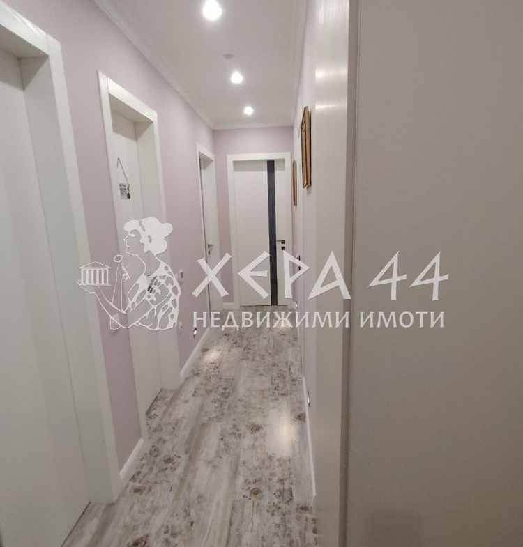 Продавам 3стаен в комплекс "Симфония" - 0