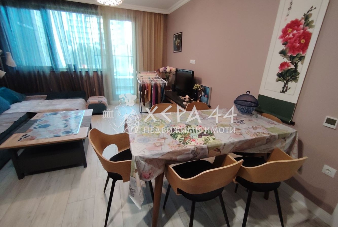 Продавам 3стаен в комплекс "Симфония" - 0