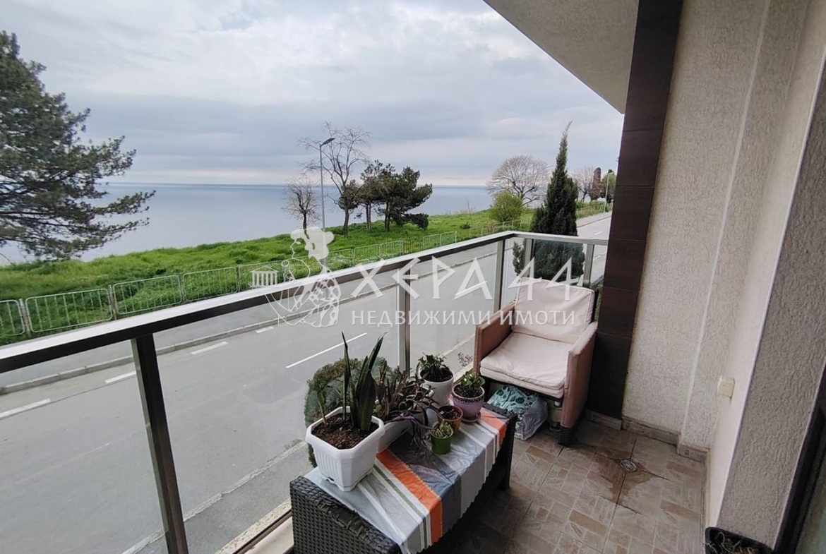 3стаен луксозен Галата с морска панорама - 0